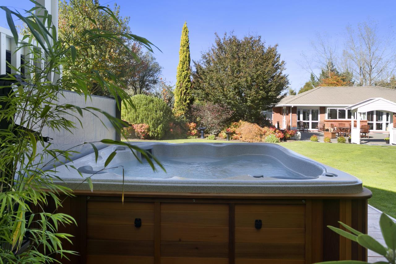 The Retreat Luxury Garden Villa Taupo Exterior photo